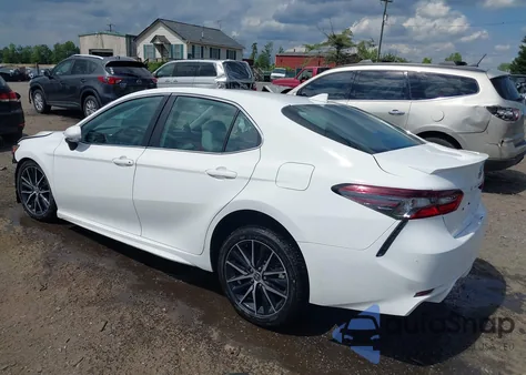 2022 Toyota Camry Se z USA, uszkodzony, nr VIN 4T1G11AK8NU045507